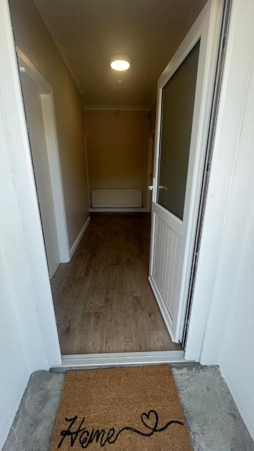 Yeats Lodge Self Catering Apartment And Bar Galway Bagian luar foto