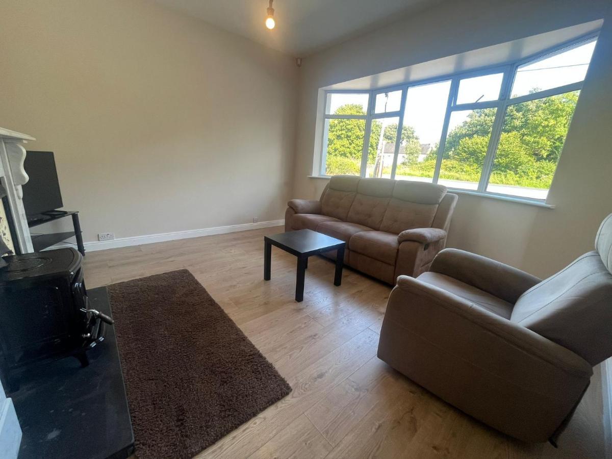Yeats Lodge Self Catering Apartment And Bar Galway Bagian luar foto