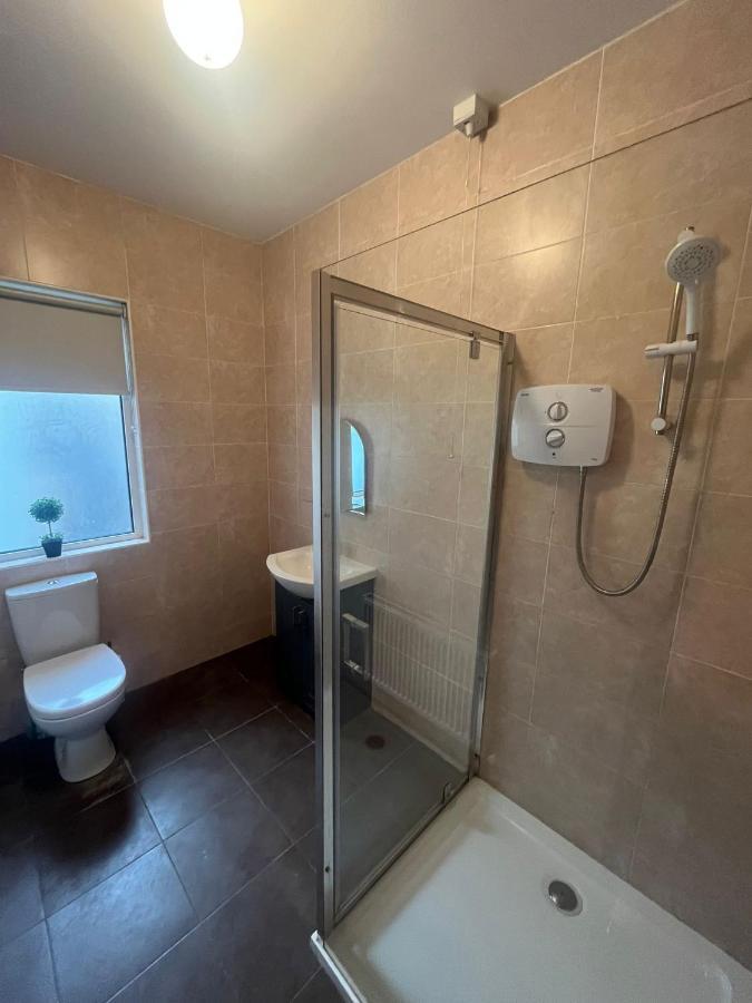 Yeats Lodge Self Catering Apartment And Bar Galway Bagian luar foto