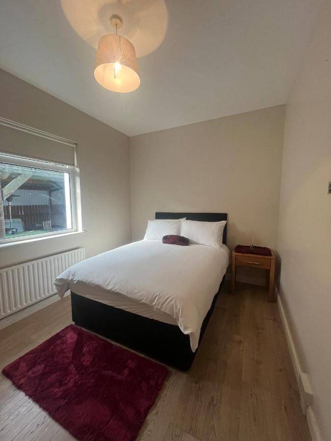 Yeats Lodge Self Catering Apartment And Bar Galway Bagian luar foto