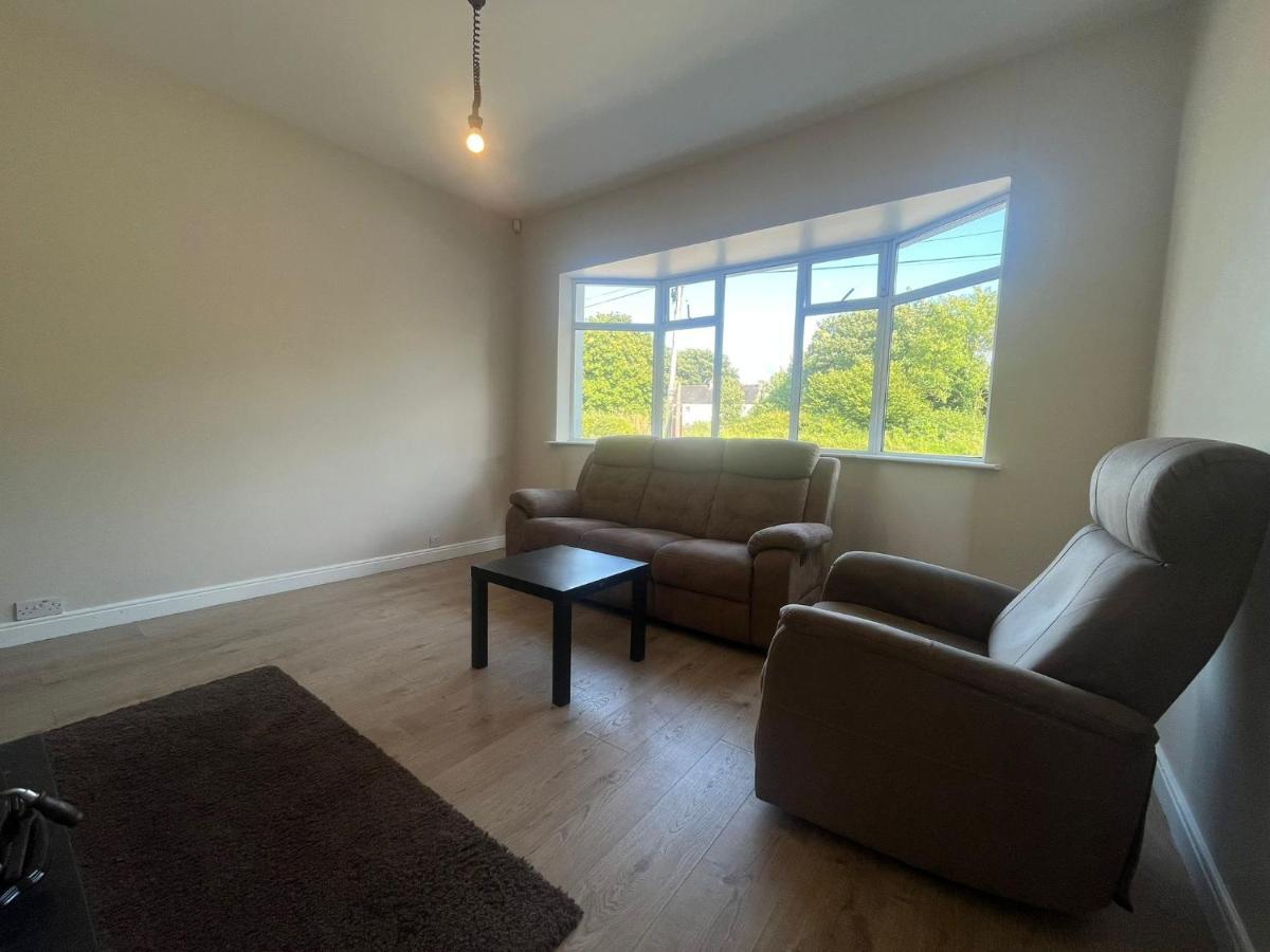 Yeats Lodge Self Catering Apartment And Bar Galway Bagian luar foto