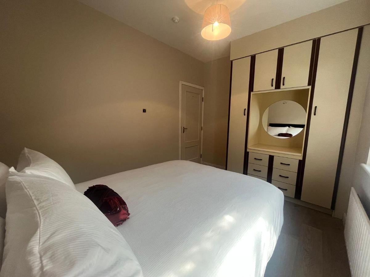 Yeats Lodge Self Catering Apartment And Bar Galway Bagian luar foto