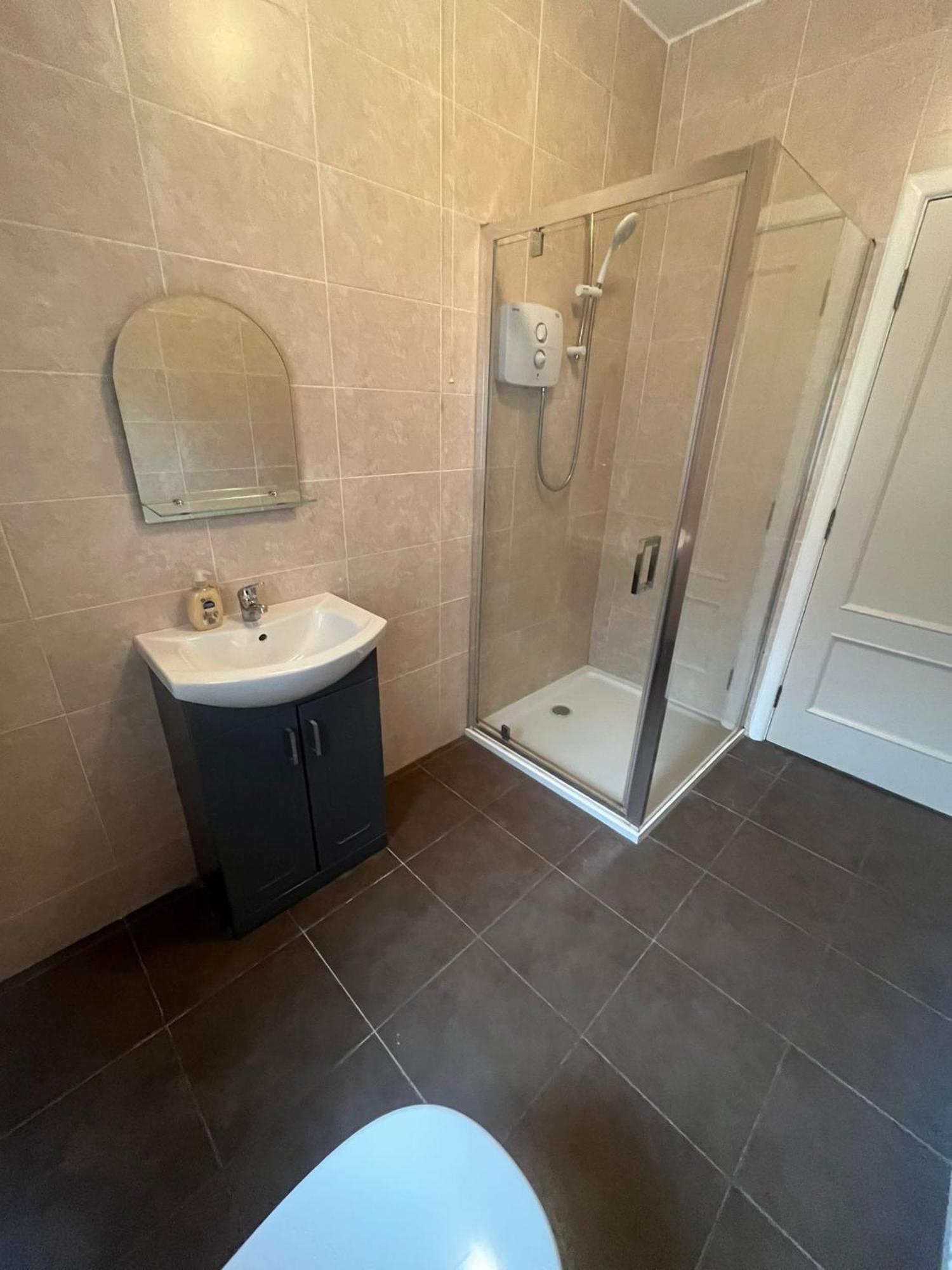 Yeats Lodge Self Catering Apartment And Bar Galway Bagian luar foto