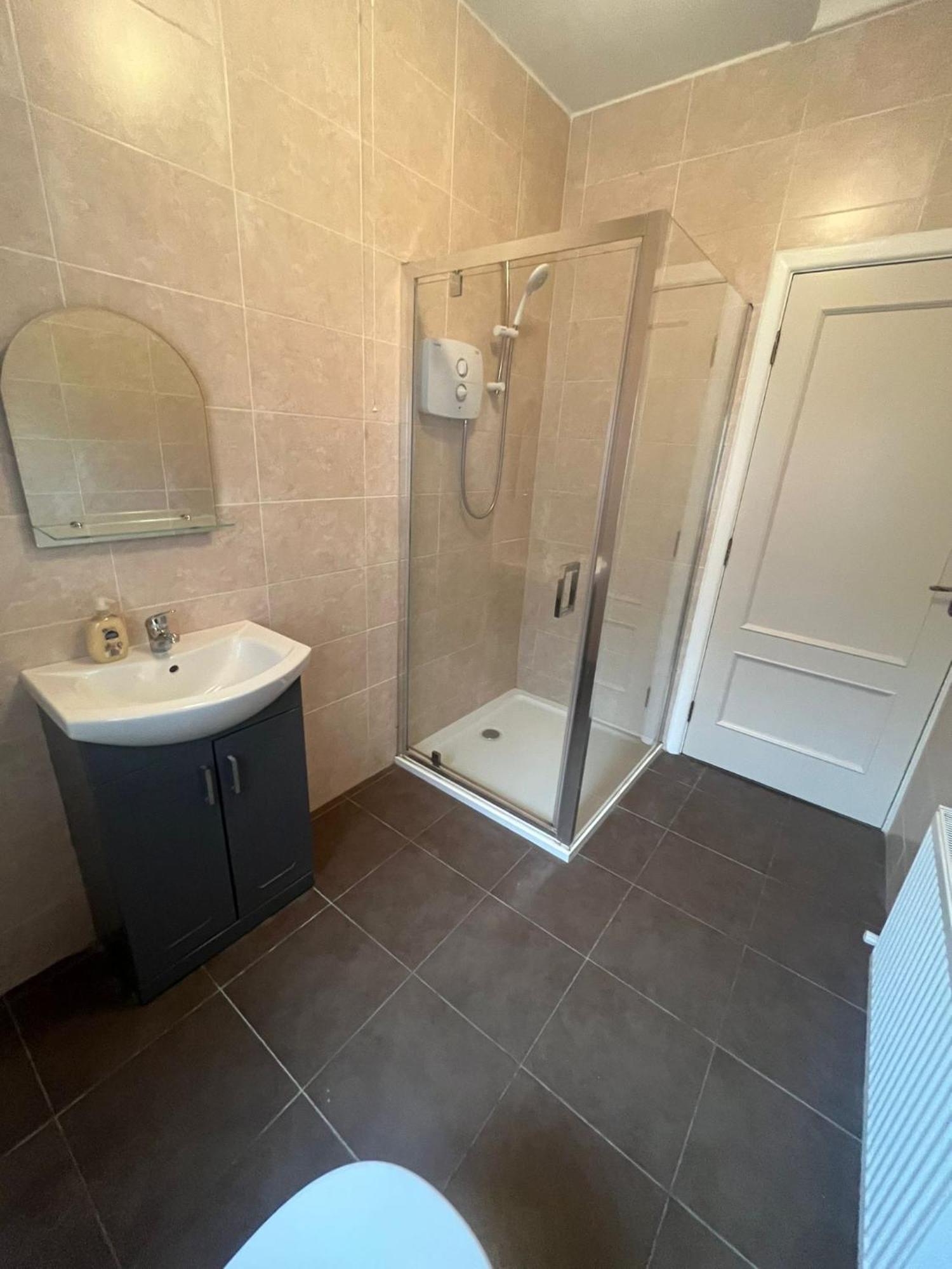 Yeats Lodge Self Catering Apartment And Bar Galway Bagian luar foto