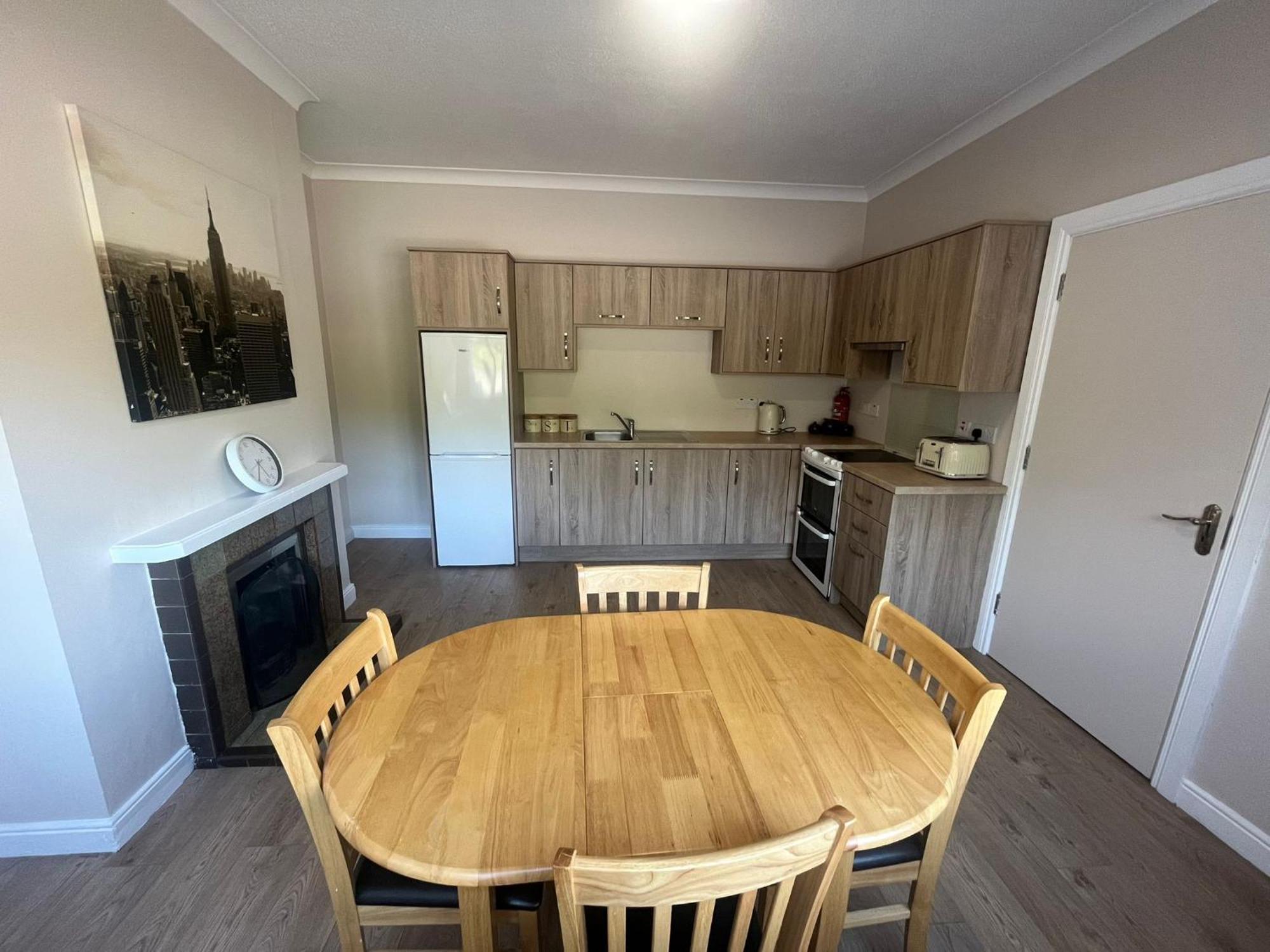 Yeats Lodge Self Catering Apartment And Bar Galway Bagian luar foto