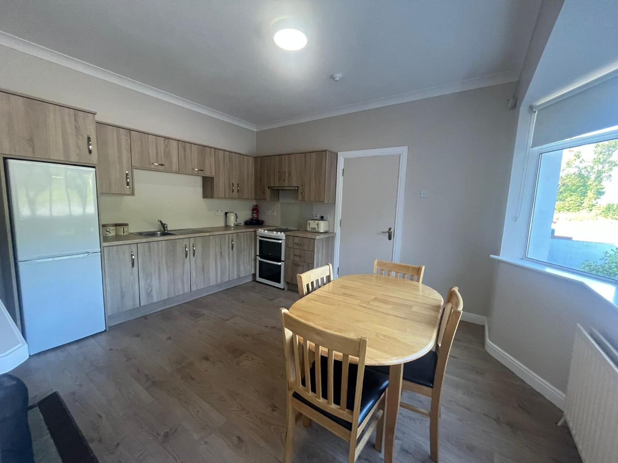 Yeats Lodge Self Catering Apartment And Bar Galway Bagian luar foto