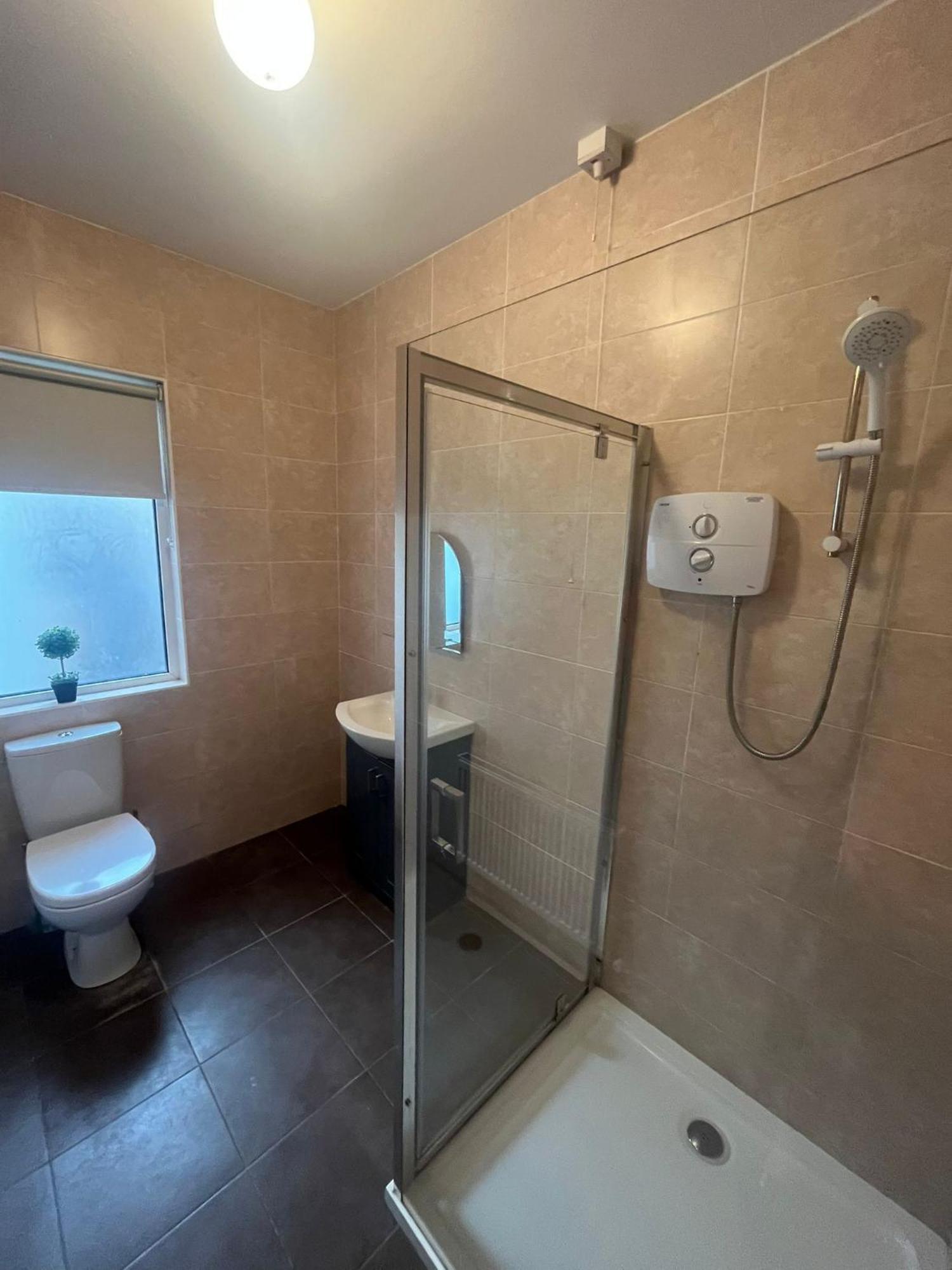 Yeats Lodge Self Catering Apartment And Bar Galway Bagian luar foto